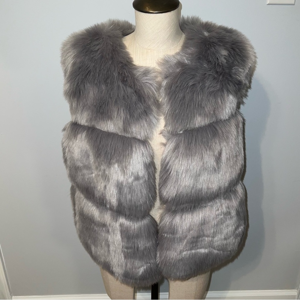 NWT Look by M New York Boutique Faux Fur Gray Vest One Size